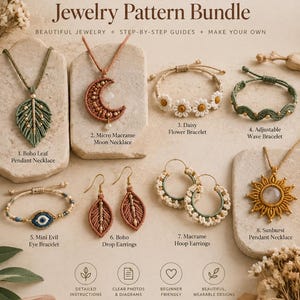 Puede incluir: Un paquete de 8 patrones de joyería en micro macramé que incluye collar de hoja, collar de luna, pulsera de margaritas, pulsera de ondas, pulsera de ojo, pendientes de hoja, pendientes de aro y collar de sol con texto MacramePatternCo.