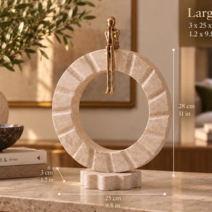 Set di 2 sculture in travertino – Decorazione artigianale in pietra naturale raffigurante un uomo pensante con figura dorata Large – 1"×10"×11"
