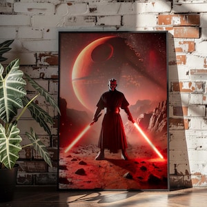 Peut inclure: Une impression d'art mural verticale encadrée représentant un personnage aux marques faciales rouges et noires, vêtu d'une robe noire, tenant deux sabres laser rouges lumineux. Le fond montre un paysage rocheux sous une grande planète rouge.