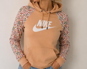 Sweat Nike femme fait main – Hoodie orange floral – Taille XS – Pièce unique