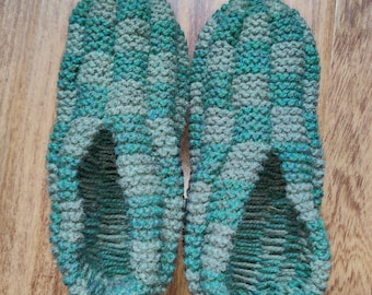 Forest Green and Green Mix Wool Checkerboard slippers available in Men's and Women's sizes. Super warm and cozy! Phentex Style Slippers!