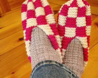 Pantuflas de punto de cuadros hechas a mano: mezcla de lana magenta y blanca