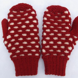 Handknit Newfoundland Mittens. Honeycomb mittens custom made to order. Custom colours available
