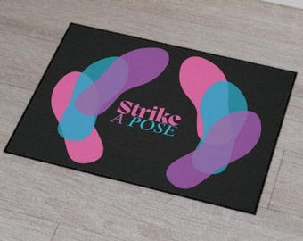 Strike a Pose Photographers Mat - Posing Mat for Headshots Sports Portraits and Photo Shoots - Photography