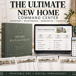 Può includere: Un kit di centro di comando per la gestione della casa con un raccoglitore verde con testo dorato, un portatile che mostra una dashboard digitale, uno smartphone con interfaccia mobile e quattro fogli di tracciamento stampati per inventario e finanze.