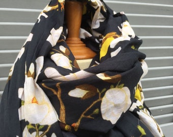 Long foulard voile de coton motifs oiseau fond noir, long chèche