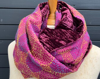 Tour du cou, col ou snood, soie, 2 faces différentes : soie kantha brodée et velours de soie