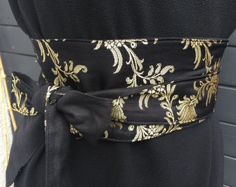 Ceinture obi, ceinture tissu, ceinture style japonaise, fond noir et motifs doré, brocard de soie réversible lin noir
