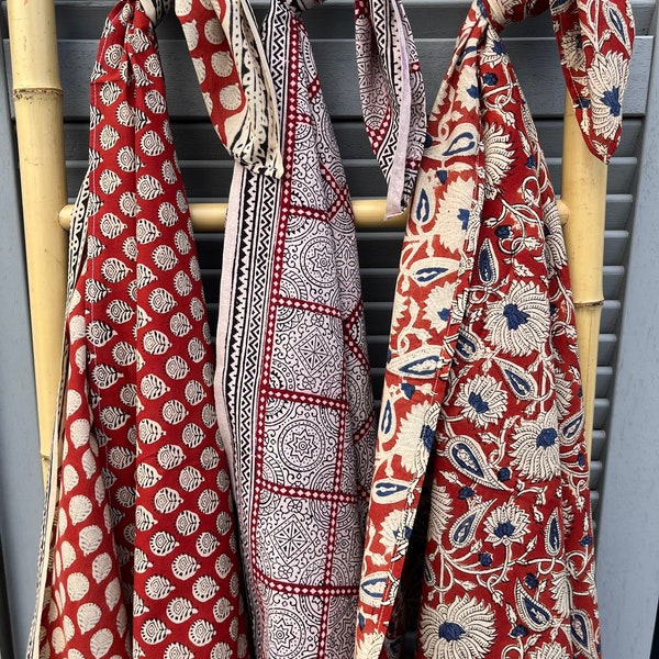 Grand bandana, grand foulard carré, coton block print, rouge foncé, blanc beige et noir -  au choix