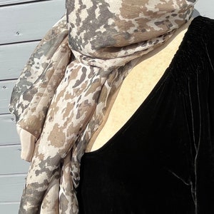 Long foulard 100 % soie 2 faces différentes : réversible, léger, doux et chaud, Homme ou femme image 5