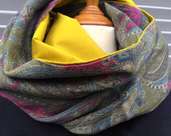 foulard tubulaire, snood, tour du cou réalisé dans un foulard vintage en laine et soie + réversible vert,  upcycling