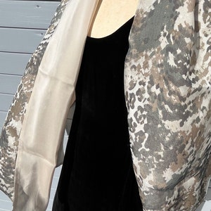 Long foulard 100 % soie 2 faces différentes : réversible, léger, doux et chaud, Homme ou femme image 4