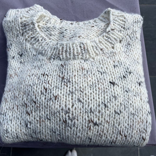 Gros pull en laine chinée fond blanc, tricoté main, modèle unique, oversize, tout douillet et moelleux