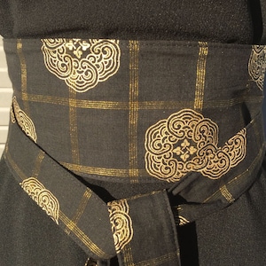 Obi fabric belt, reversible black linen, kimono style belt, black background and gold decoration, Japan belt style