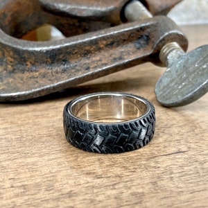 Tire Ring - Black Carbon Fiber Tire Ring Band - Tire tread ring -  Gift Mechanic - Men's ring - Gift for Dad - Gift for Boyfriend -