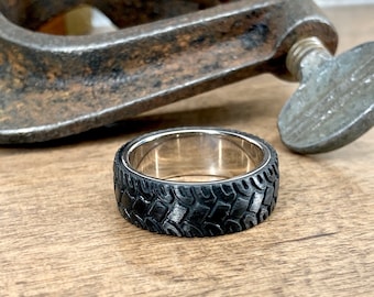 Tire Ring - Black Carbon Fiber Tire Ring Band - Tire tread ring -  Gift Mechanic - Men's ring - Gift for Dad - Gift for Boyfriend -