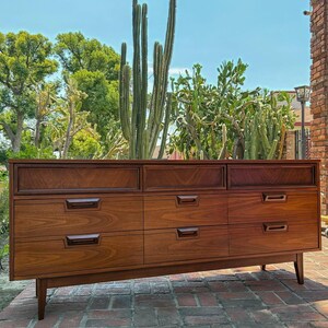 Mid Century Modern Credenza, Vintage Wooden 9 Drawer Dresser, MCM Walnut Buffet Sideboard, Retro Bedroom Storage Cabinet