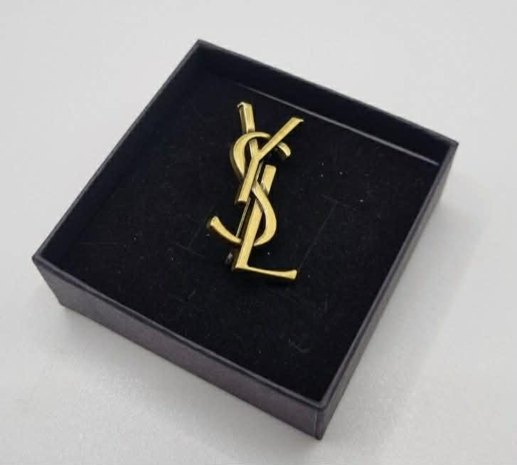 【訳あり品】 イヴサンローラン ロゴピンズ Yves Saint Laurent Logo - Etsy