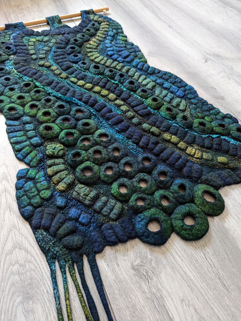 Makramé i ull, väggbonad i bohemisk ull, abstrakt textilkonst, väggkonst i fiber, inredning för vardagsrum bild 1