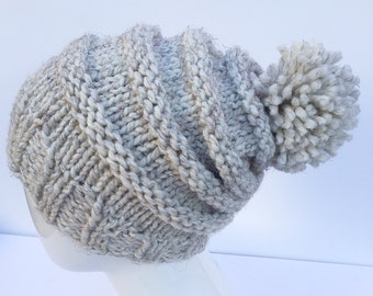 Gorro holgado con pompón tejido a mano: mezcla de lana de cordero gruesa, tweed color avena