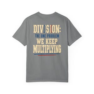 分裂は増え続けるTシャツ｜それでも私たちは団結するシャツ｜ヴィンテージソーシャルメッセージTシャツ