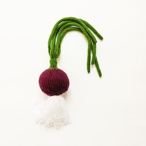Oignon de jouet Waldorf - oignon violet pour jouer à faire semblant - jouet Waldorf pour tout-petit - légumes doudou - nourriture de cuisine de jeu - jouet de gymnastique de bébé - préscolaire