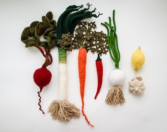 Large play vegetables for play kitchen - Waldorf full size knitted vegetables nursery decor - play food set onion carrot leek lemon chili