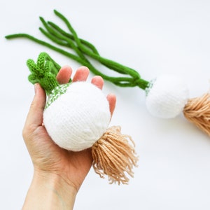 Pretend play kitchen food onions in green and white knitted realistic vegetables for rustic nursery Waldorf kids roots gift for foodie image 5