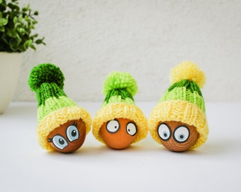 Yellow egg hats table decor - egg cosies in green and yellow - Set of 3 knitted egg warmer pompom hats - Spring and Easter gift for kids