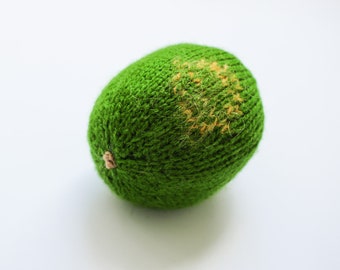 Limette Kuscheltier - Kinderspielzeug - Kinderspielzeug - Waldorf -Waldorf-Lernspielzeug - Gestrickt lindgrün - Geschenk für Feinschmler