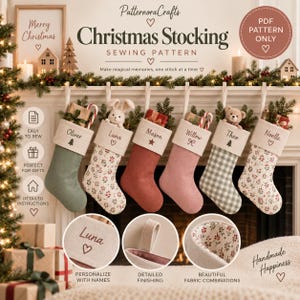 Pode incluir: Um molde de costura digital para meias de Natal apresentando seis meias penduradas em várias cores e padrões, incluindo verde, vermelho e rosa sólidos, além de estampas florais e xadrez. Cada meia tem um punho personalizado com nomes.
