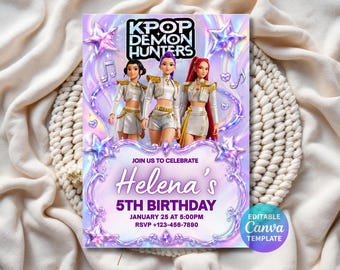 Könnte beinhalten: Eine rechteckige Geburtstagseinladungsvorlage mit dem Text KPOP DEMON HUNTERS, Helena's 5th Birthday, January 25 at 5:00PM und RSVP +123-456-7890. Das Design zeigt drei animierte Figuren in weißen Outfits, Sternen und Musiknoten.