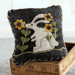 Rabbit Wool Applique Pin Cushion Pattern PRI 734 - Spring Bunny Pin Cushion