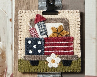 Fourth of July Truck Wool Applique Pattern: Independence Day Decor (BMB 3070)
