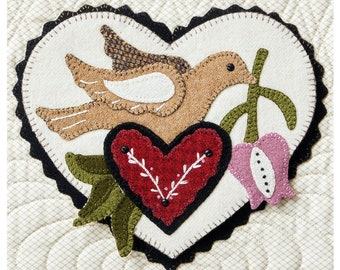 February Heart for Valentine -  Wool Applique Pattern - Spring Decor - BMB 3179 -   Please note scallop part is not included in pattern