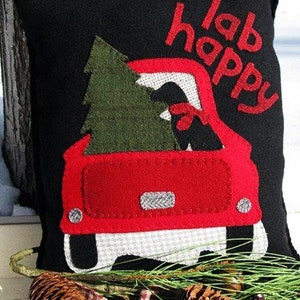 Red Truck Christmas Pillow Pattern: Black Lab Wool Applique (SU 120)