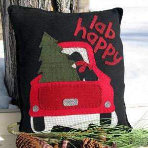 Lab Happy Pillow Pattern - Red Truck with Christmas Tree and Black Lab - SU 120 Wool Applique Pattern