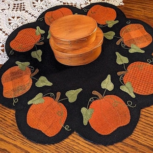 Pumpkin Table Mat: Wool Applique Fall Pattern (PRI 164)