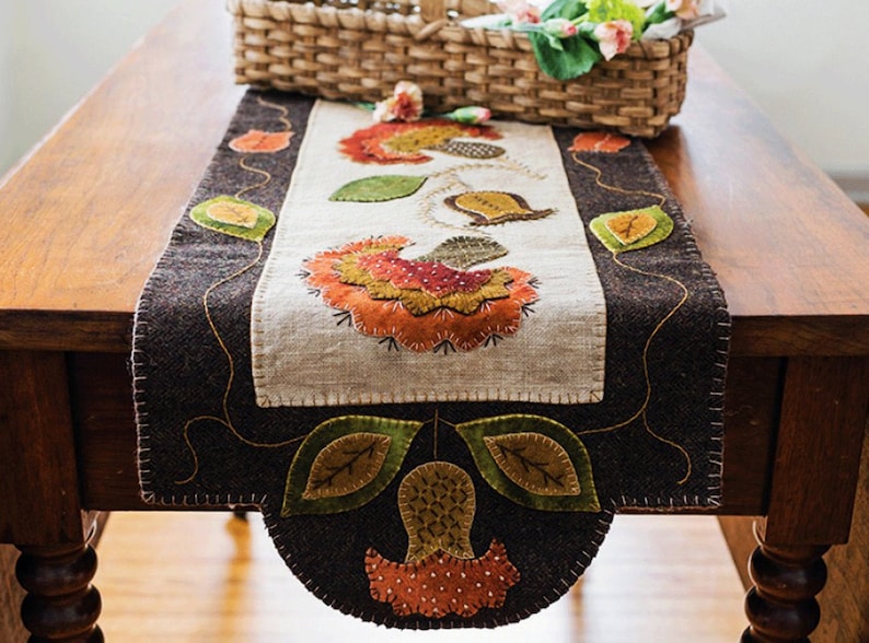 Wool Applique Patterns  Applique Pattern Thistles Table image 0