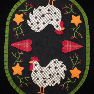 Spotted Chicken Candle Mat or Penny Rug Wool Applique and Embroidery Pattern SU 103 image 1