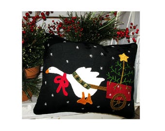 Christmas Goose Pillow Pattern: Wool Applique Design (SU 113)