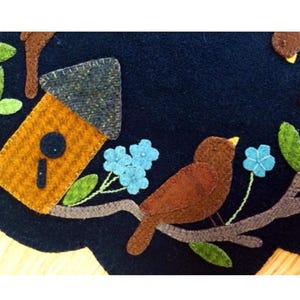 Wool Applique Birds & Birdhouses Table Mat Pattern (PRI 488)