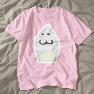 Y2K söt kawaii katt cupcake-tröja - heisei retro harajuku kawaii pastellfärgad t-shirt, fånig y2k meme-t-shirt, rolig katt meme-tröja (100 % bomull)