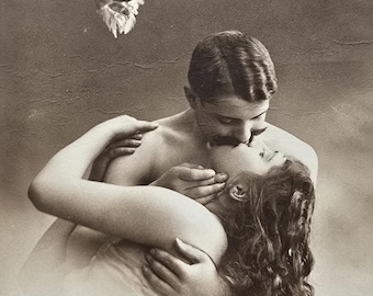 De vleugels van de liefde... Eeuwige kus... Gepassioneerde romantiek tussen een stel... Sensuele droom... Originele antieke Franse ansichtkaart uit 1915