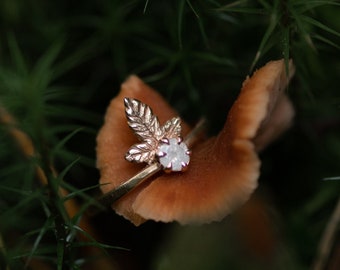 Elvish Leaf of Lórien Solitaire White Diamond Engagement Ring  - Vintage Inspired Mallorn Leaves - Fairytale Ring - Dainty Stacking Ring