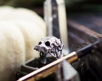 Skull Ring - Handmade skull ring with swirly ring shank and leaves -Memento Mori