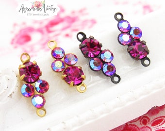 Puede incluir: Tres estilos diferentes de dijes conectores con diamantes de imitación rosados e iridiscentes. Los dijes son de metal y tienen dos bucles para sujetarlos a joyas.