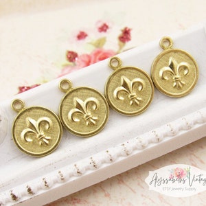 Chique rauwe messing Fleur de Lis reliëfbedels kleine druppels 11 mm ronde Franse chique bedels - 6