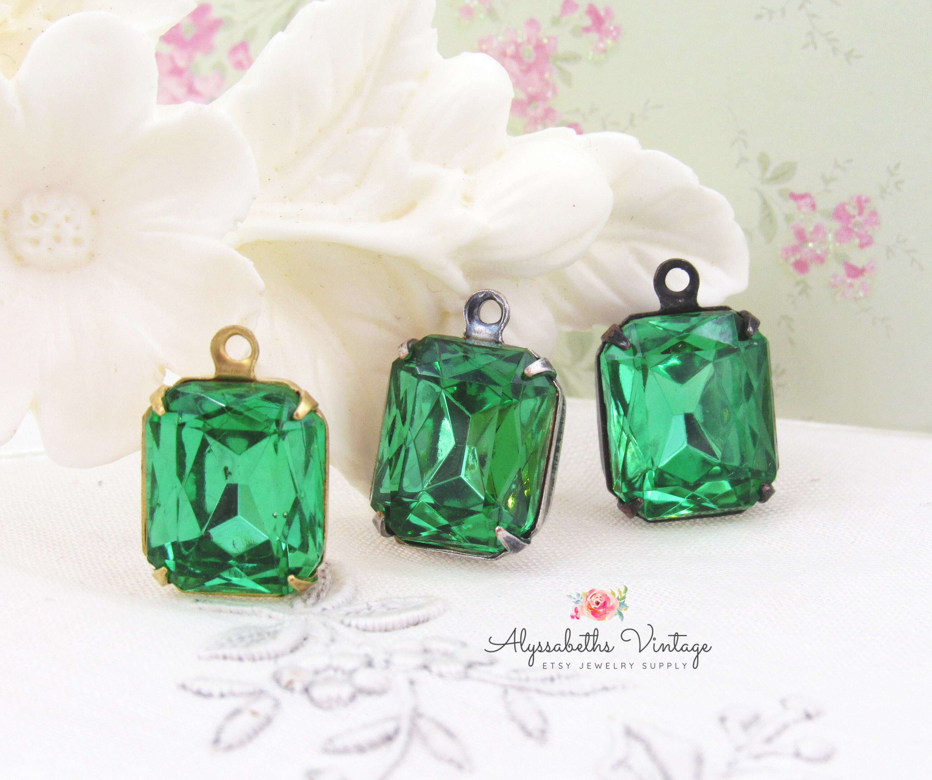 Vintage Peridot Green 12x10mm Octagon Faceted Glass Set Stones in Ant…