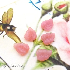Petits cabochons vintage en feuille de pierre de lune rose, feuilles de verre tchèque pressées 8 x 6 mm - 10
